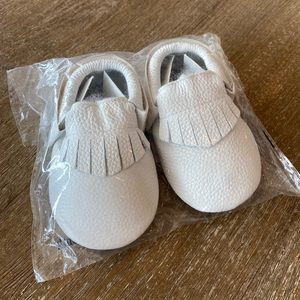 White moccasins for Baby
